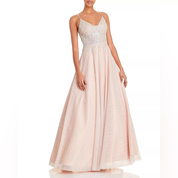 Aqua Dresses & Skirts - AQUA Blush Paisley Appliqué Gown